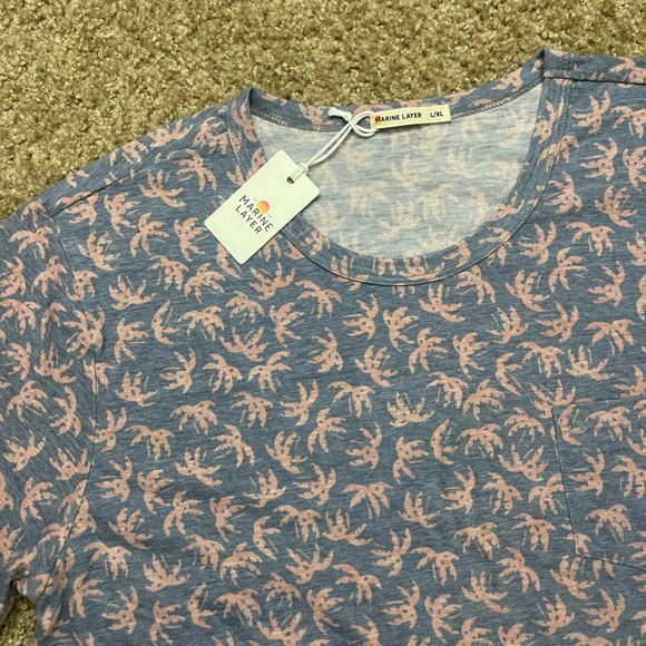 Marine Layer Saddle Hem Pocket Tee in Navy/Pink Tossed Palm - Picture 3 of 7